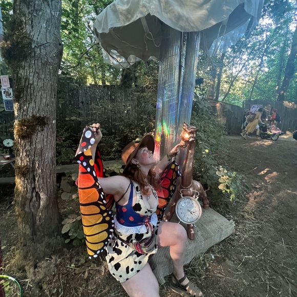 Meet your Posher, Amber - Picture 1 of 10